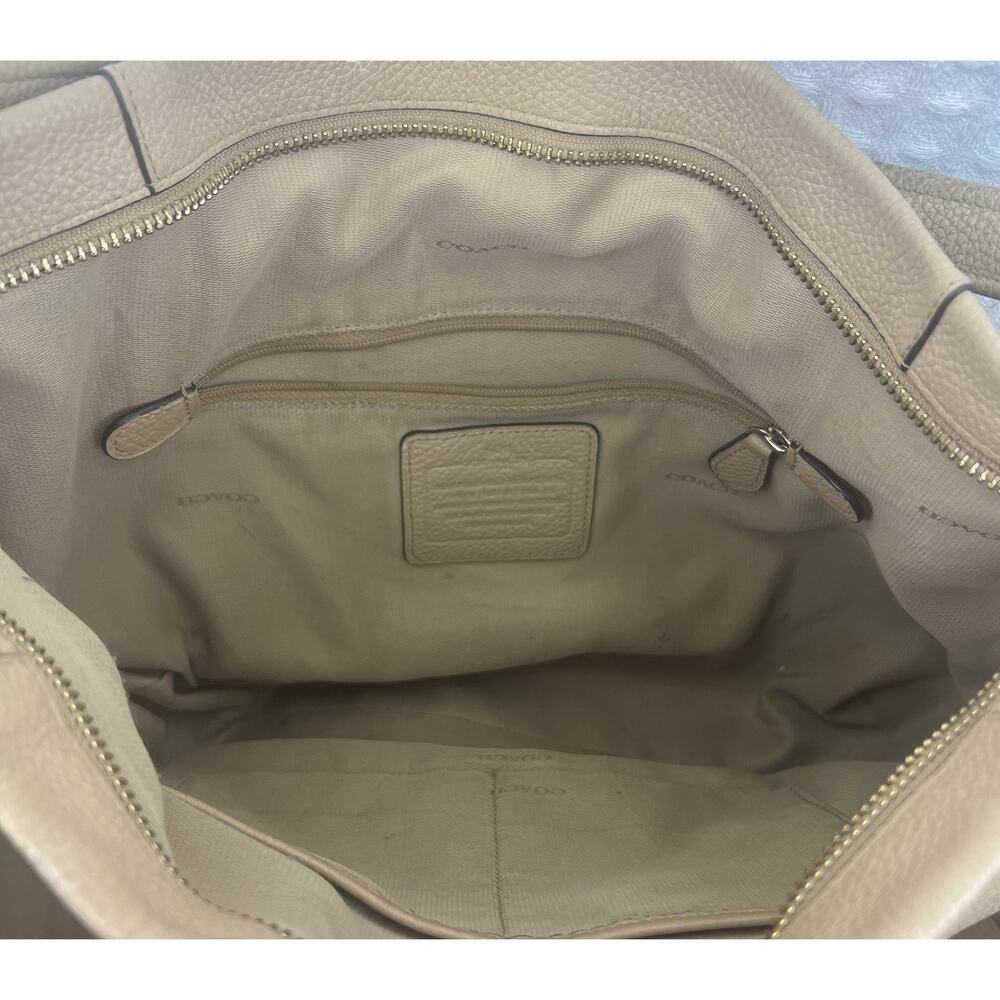 Coach Beige Pebbled Leather Shoulder Crossbody Bag Gold Hardware Removable Strap - Picture 3 of 10